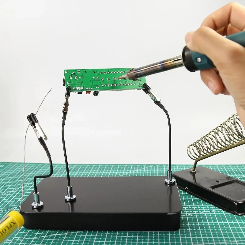 Diy Box Electronics Mall - แท่นวางแผงวงจรแม่เหล็กพร้อมสถานีบัดกรี 12 แขนยืดหยุ่นพร้อมกล่องเก็บของ สำหรับซ่อมอุปกรณ์อิเล็กทรอนิกส์ ประกอบโมเดล งานอดิเรก